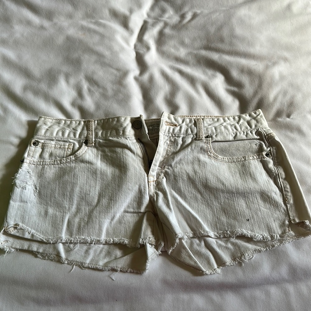 Aeropostale white jean shorts with cream stitching size 5/6